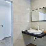 Vila In With Swimming Pool *