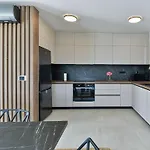 Vila In With Swimming Pool Vinjerac