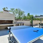 Vila In With Swimming Pool Vinjerac