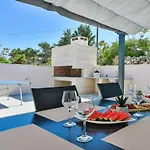 In With Swimming Pool * Vinjerac