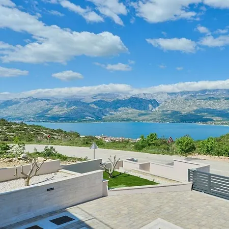 In With Swimming Pool * Виньерац