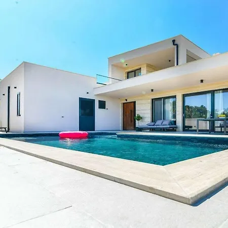 In With Swimming Pool