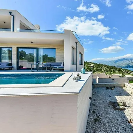 In With Swimming Pool Vila Vinjerac