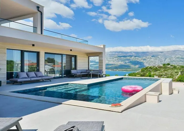 In With Swimming Pool *