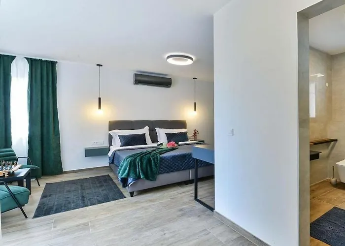 In With Swimming Pool * Виньерац