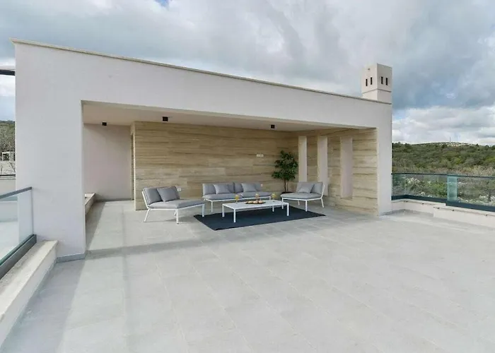 In With Swimming Pool *