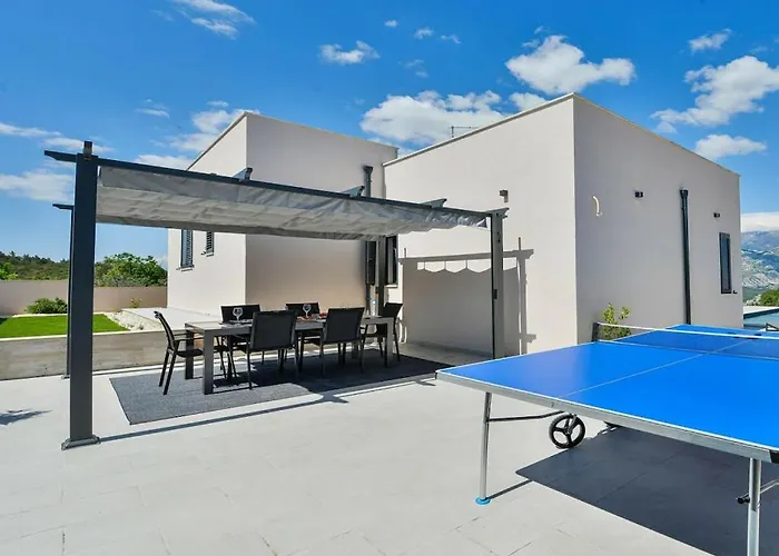 In With Swimming Pool *