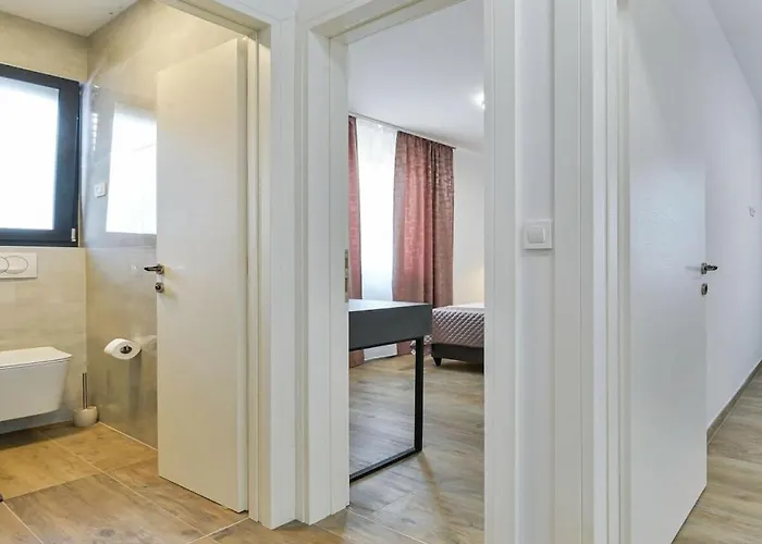 In With Swimming Pool Вилла