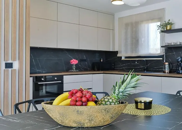 In With Swimming Pool Вилла *