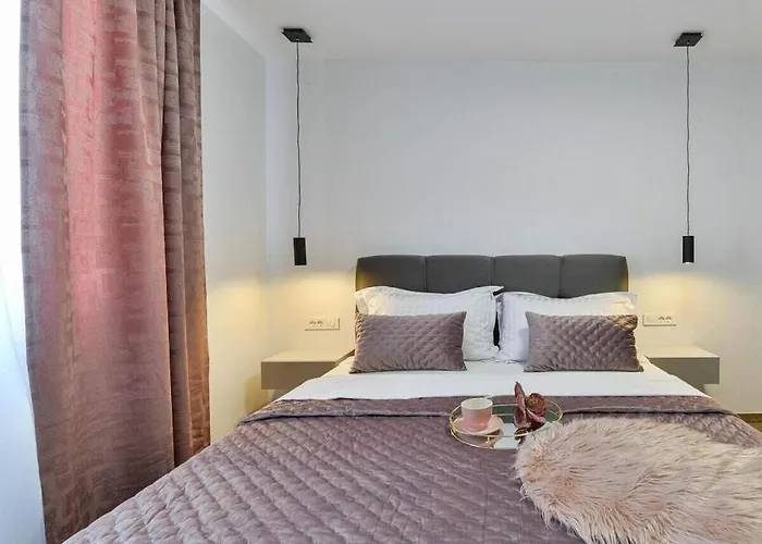 Вилла In With Swimming Pool Виньерац