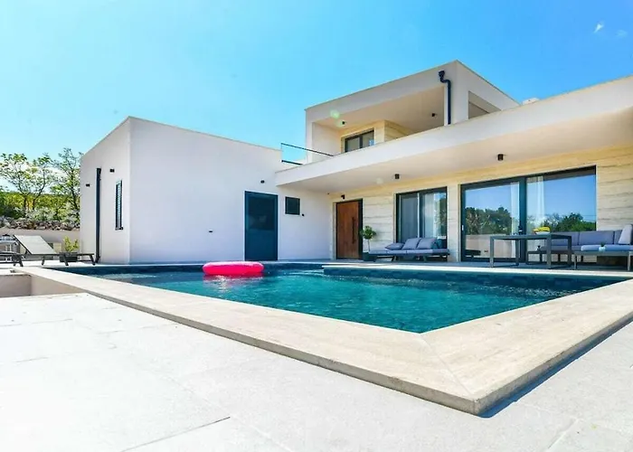 In With Swimming Pool