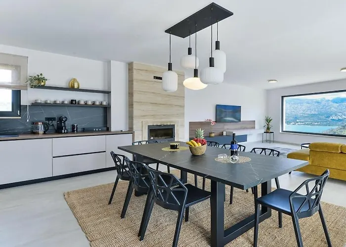 In With Swimming Pool Вилла Виньерац