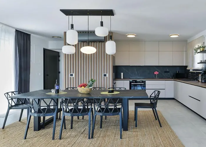 In With Swimming Pool