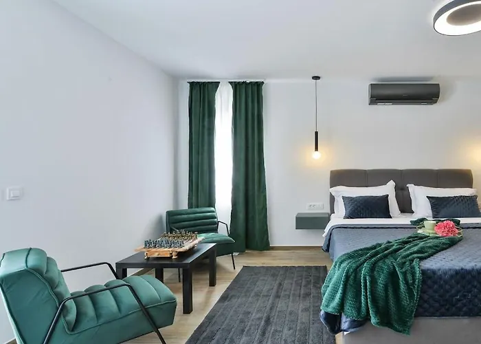 Вилла In With Swimming Pool Виньерац