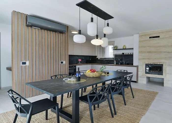 Вилла In With Swimming Pool Виньерац