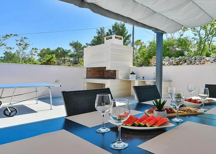 In With Swimming Pool * Виньерац