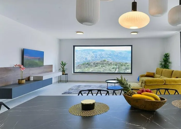 In With Swimming Pool * Виньерац