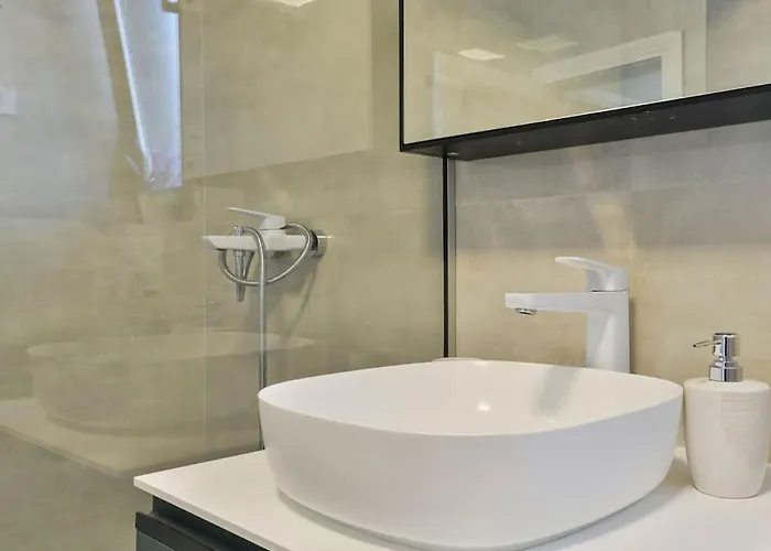 In With Swimming Pool Вилла