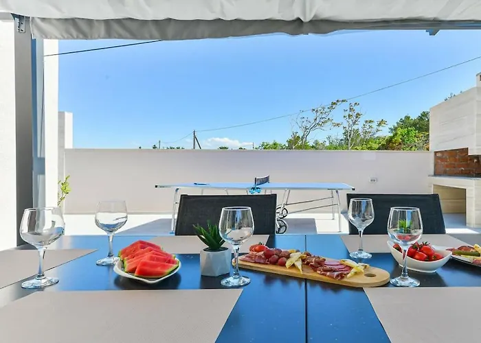 Вилла In With Swimming Pool Виньерац