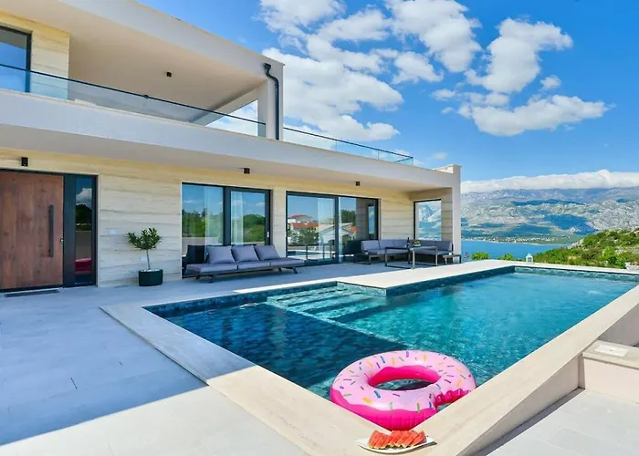 In With Swimming Pool *