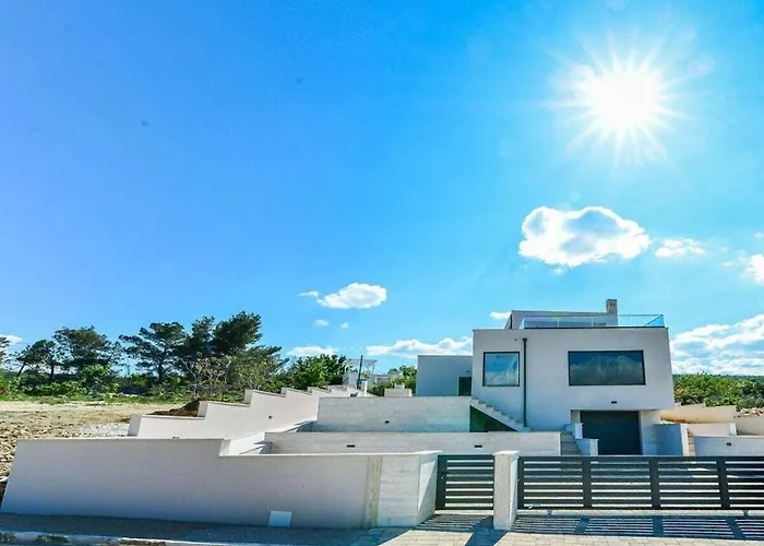 In With Swimming Pool Вилла Виньерац