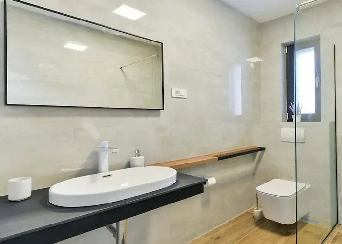 In With Swimming Pool