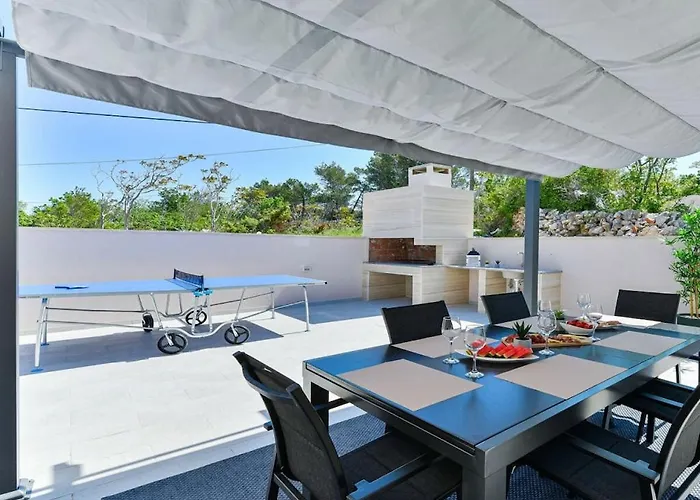 Вилла In With Swimming Pool *