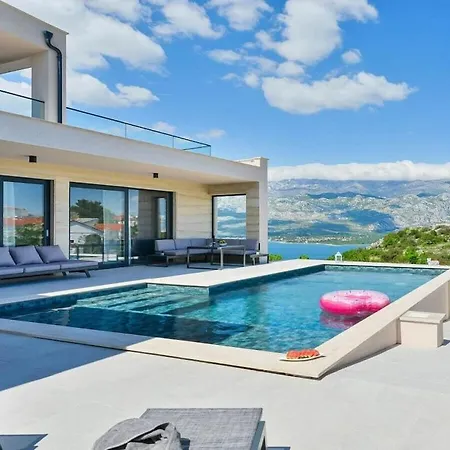 In With Swimming Pool *