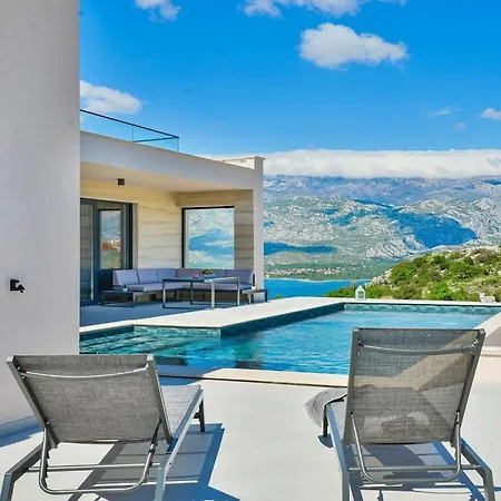 In With Swimming Pool * Vinjerac