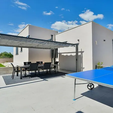 In With Swimming Pool *