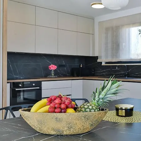 In With Swimming Pool Villa *