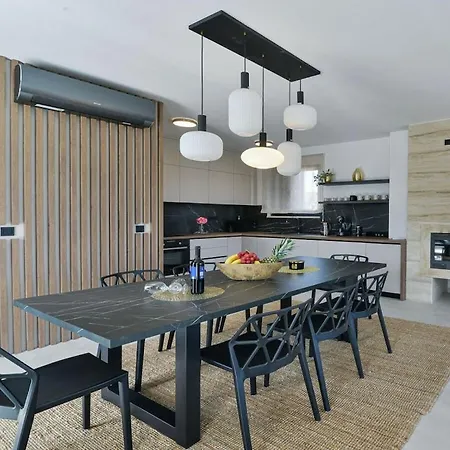 Villa In With Swimming Pool Vinjerac