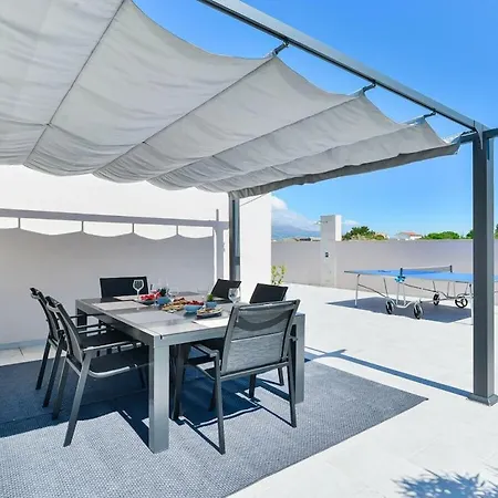 Villa In With Swimming Pool