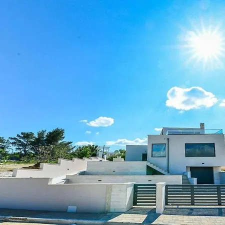 In With Swimming Pool Villa Vinjerac