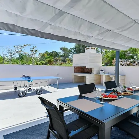 Villa In With Swimming Pool *